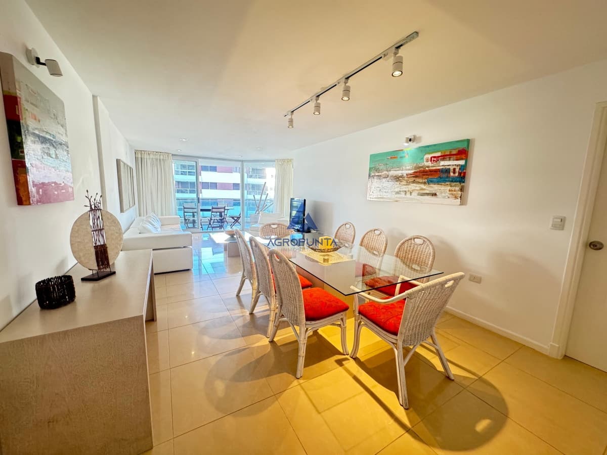 Apartamento 3 dormitorios y dependencia en Venta