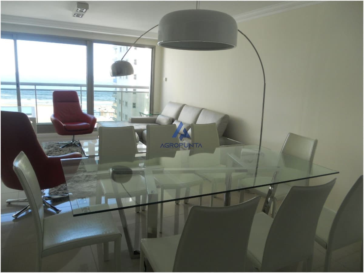 Apartamento en Brava, 3 dormitorios *