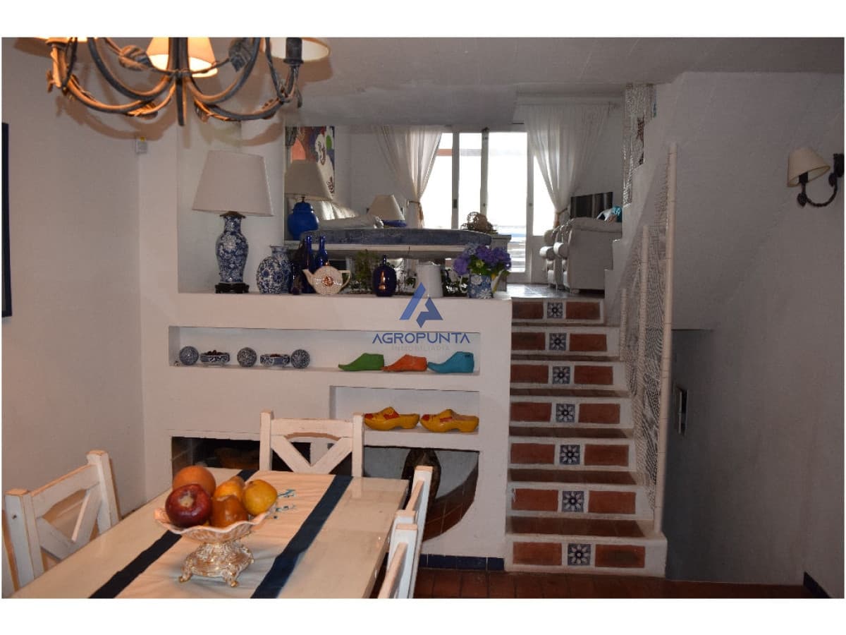 Apartamento en La Barra, 2 dormitorios y dependencia  *  -