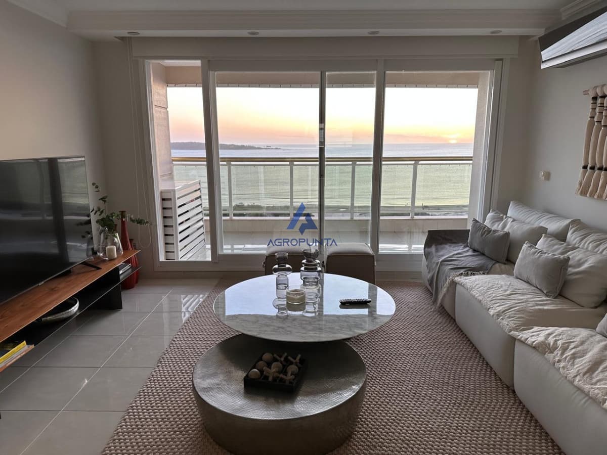 Apartamento en Venta 3 Dormitorios Primera Línea Mansa Punta del Este