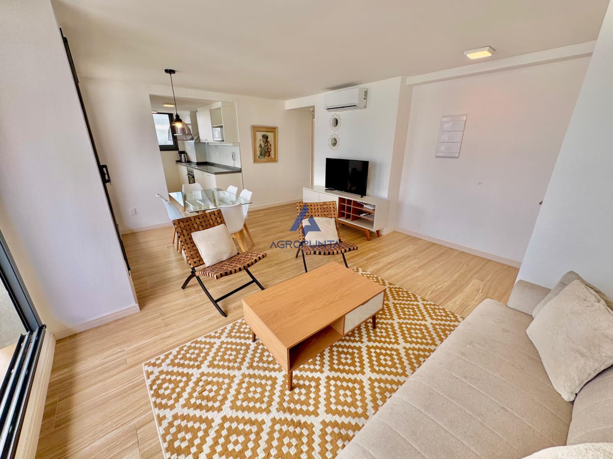 Venta apartamento 2 Dormitorios Punta del Este Terraza