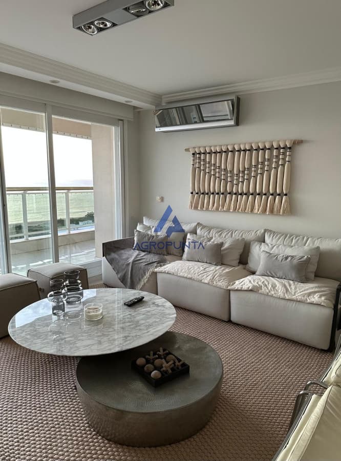 Apartamento en Venta 3 Dormitorios Primera Línea Mansa Punta del Este