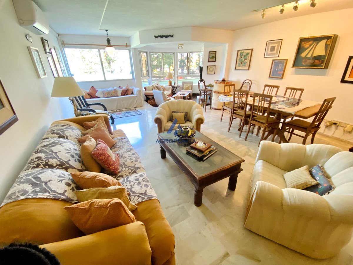 Apartamento en Venta 4 Dormitorios Roosevelt