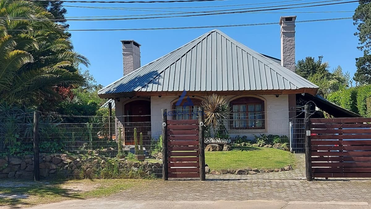 Casa a la venta en Jardines de Córdoba, 4 dormitorios Punta del Este