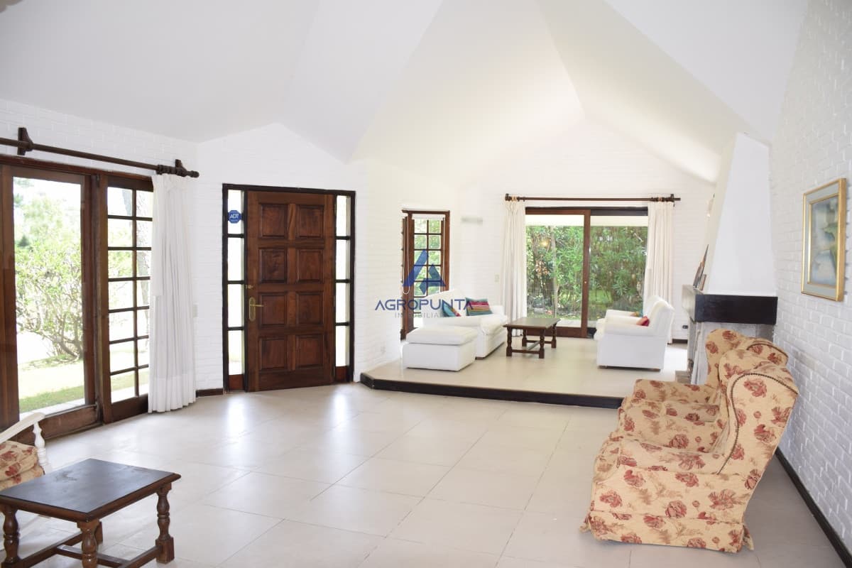 Casa en Roosevelt, 3 dormitorios *  -