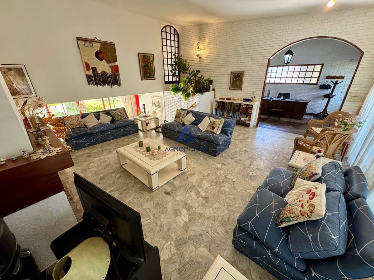 Casa de 4 Dormitorios en Venta Punta del Este 150m del mar