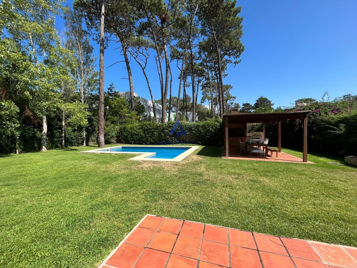 Casa en Roosevelt, 3 dormitorios *  -