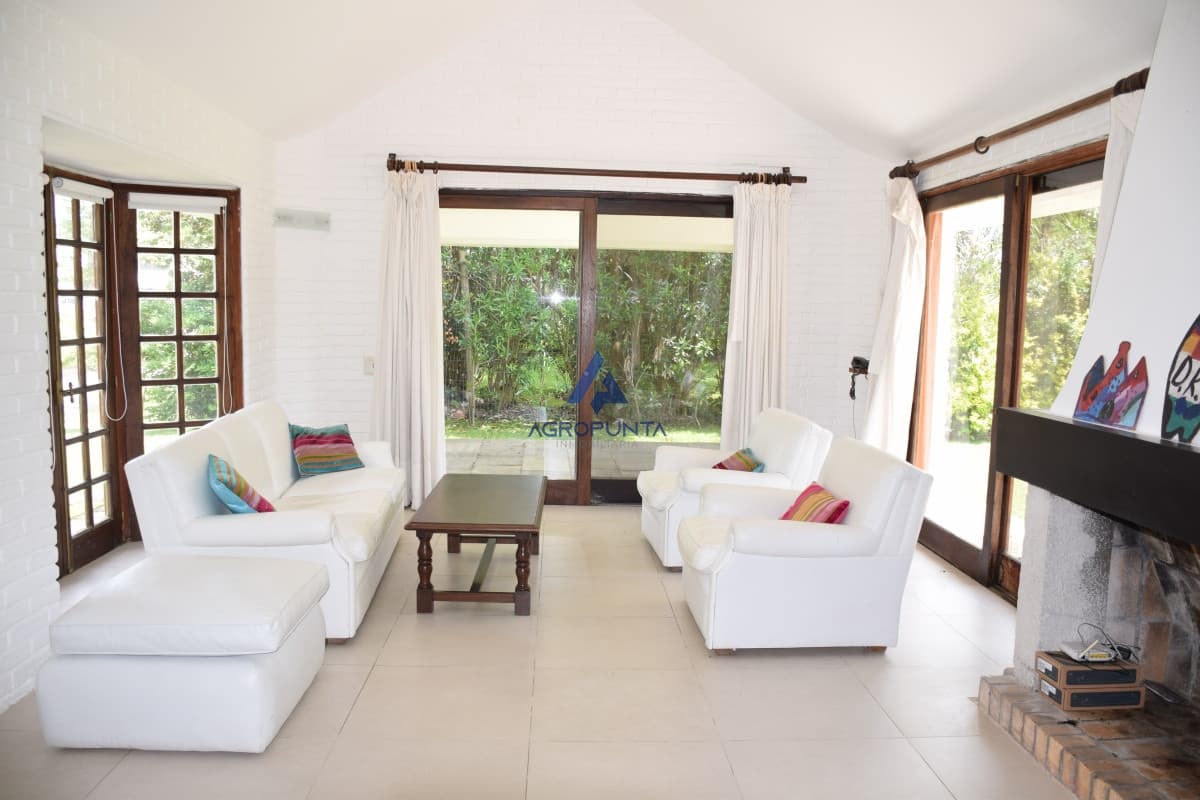 Casa en Roosevelt, 3 dormitorios *  -