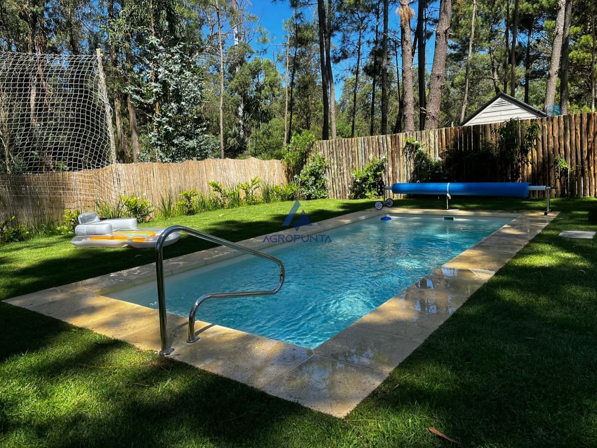 Casa en alquiler Temporada 3 Dormitorios Punta del Este  -
