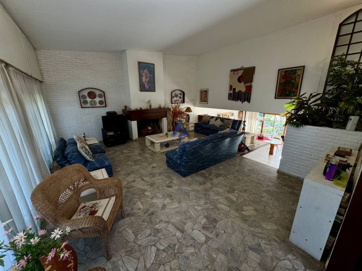 Casa de 4 Dormitorios en Venta Punta del Este 150m del mar