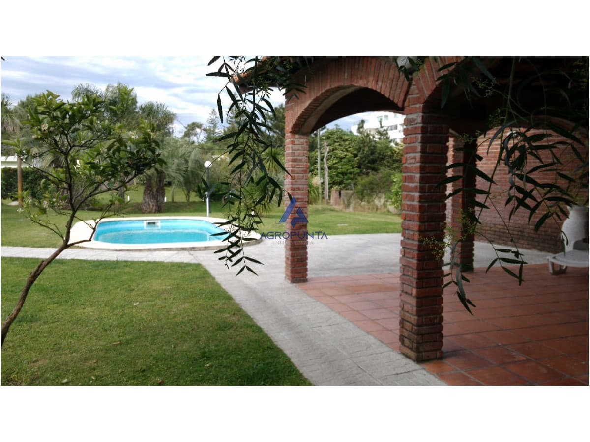 Casa en Rincón del Indio, 3 dormitorios *