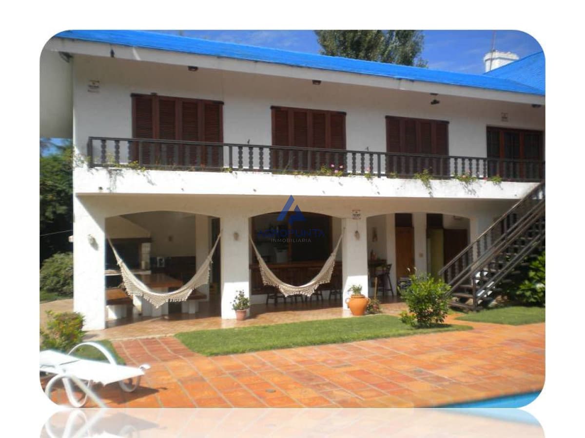 Hermosa casa de 6 dormitorios ubicada en San Rafael