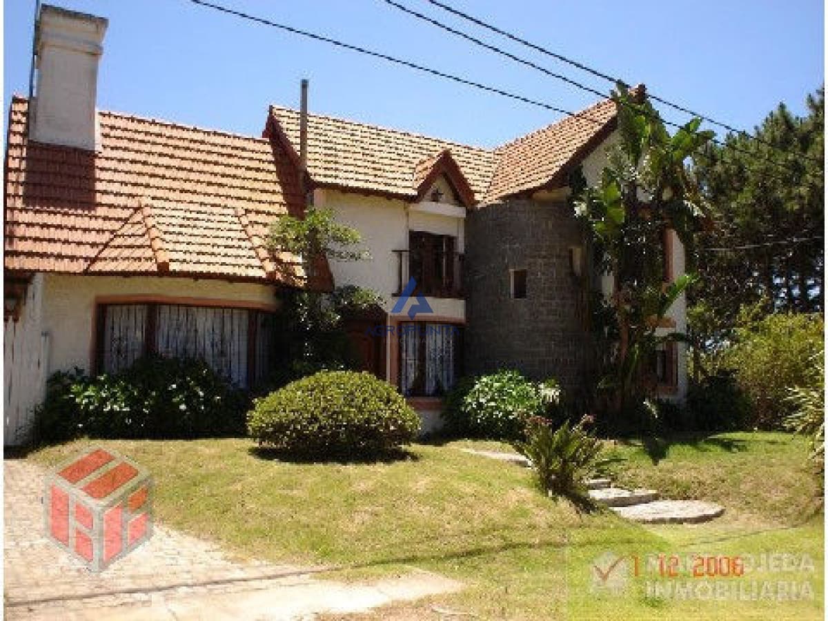 Casa en Rincón del Indio, 3 dormitorios *  -