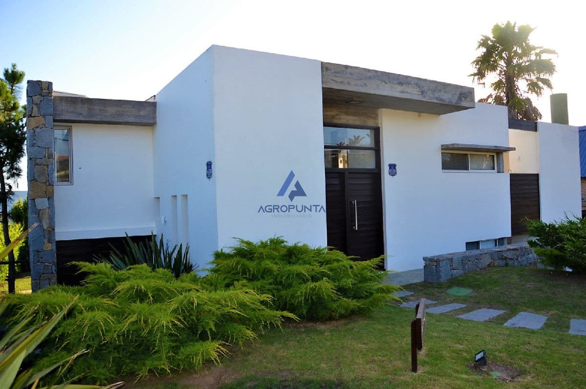 Casa en Punta Piedras, 5 dormitorios *