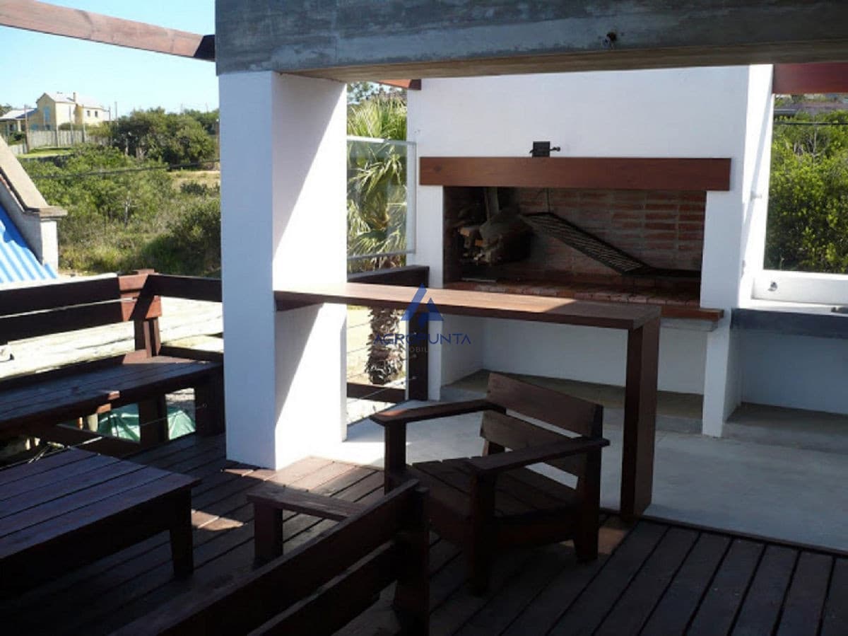 Casa en Punta Piedras, 5 dormitorios *