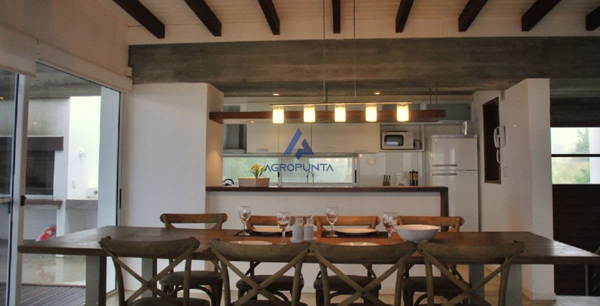 Casa en Punta Piedras, 5 dormitorios *