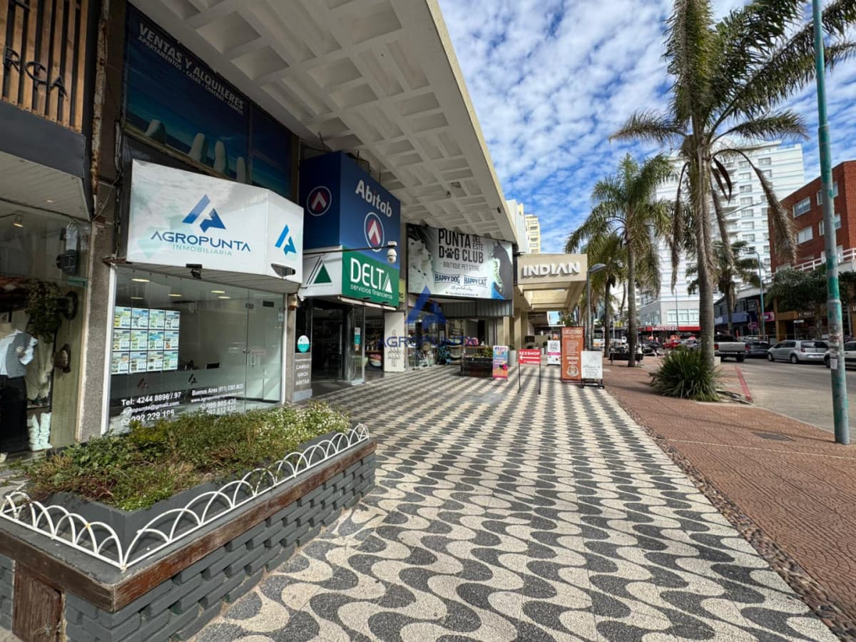 Local Doble Planta en venta Punta del Este