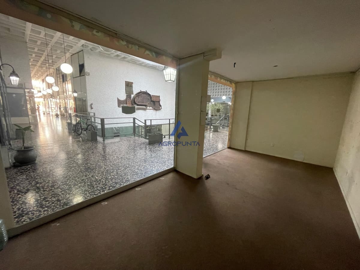 Venta de Dos locales ubicados en Gorlero Punta del Este