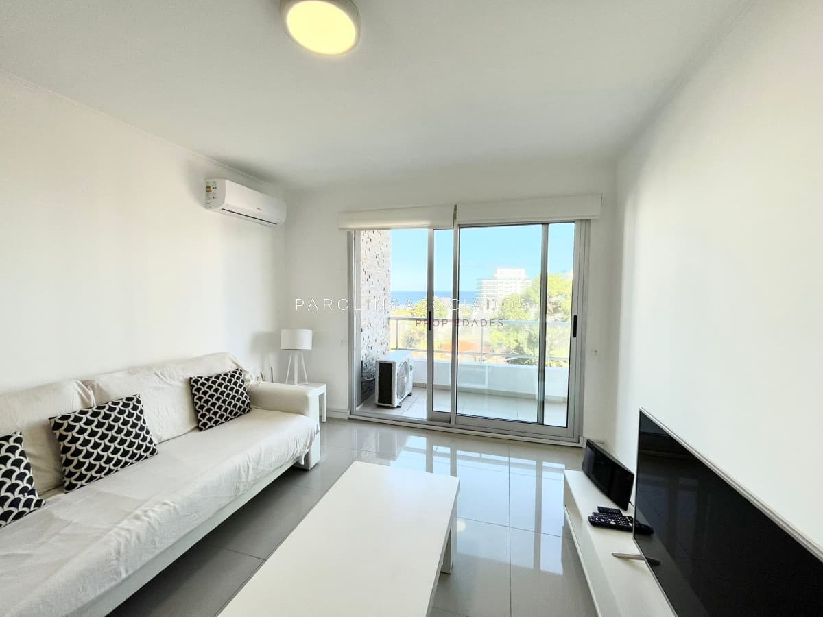 Apartamento de 3 dormitorios en venta en edificio Moon, Brava