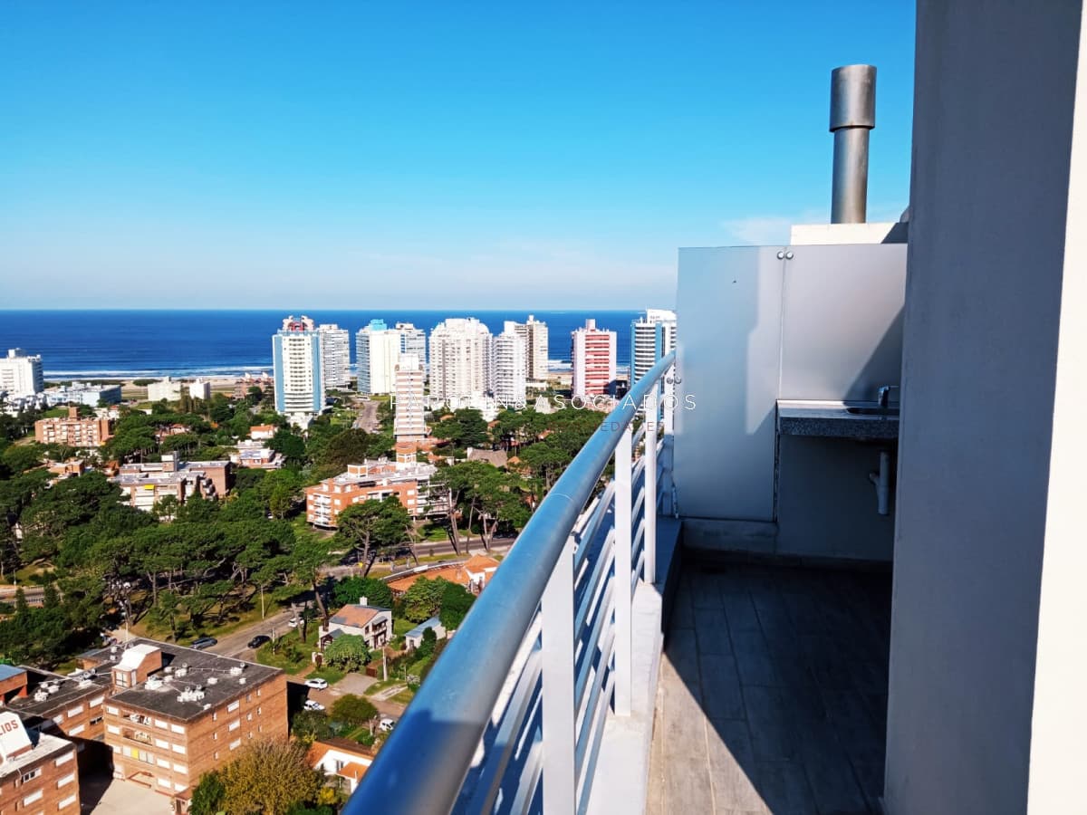 Penthouse de 1 dormitorio en venta en Alexander Boulevard, Punta del Este.