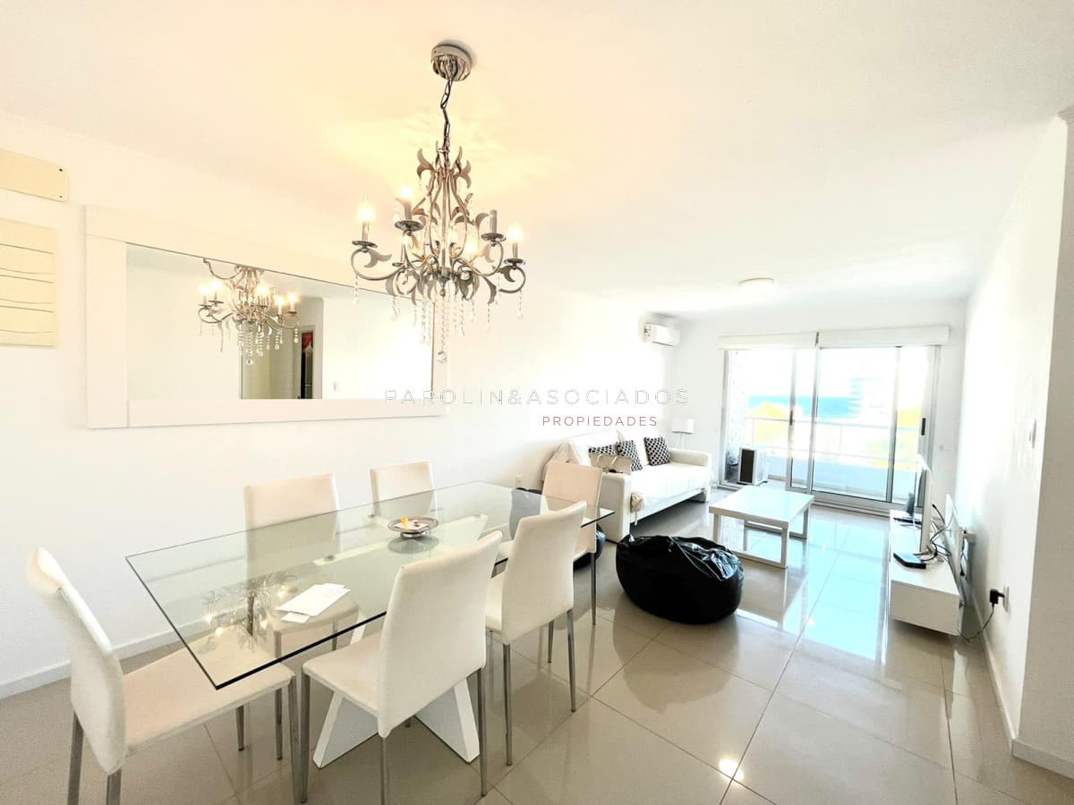 Apartamento de 3 dormitorios en venta en edificio Moon, Brava
