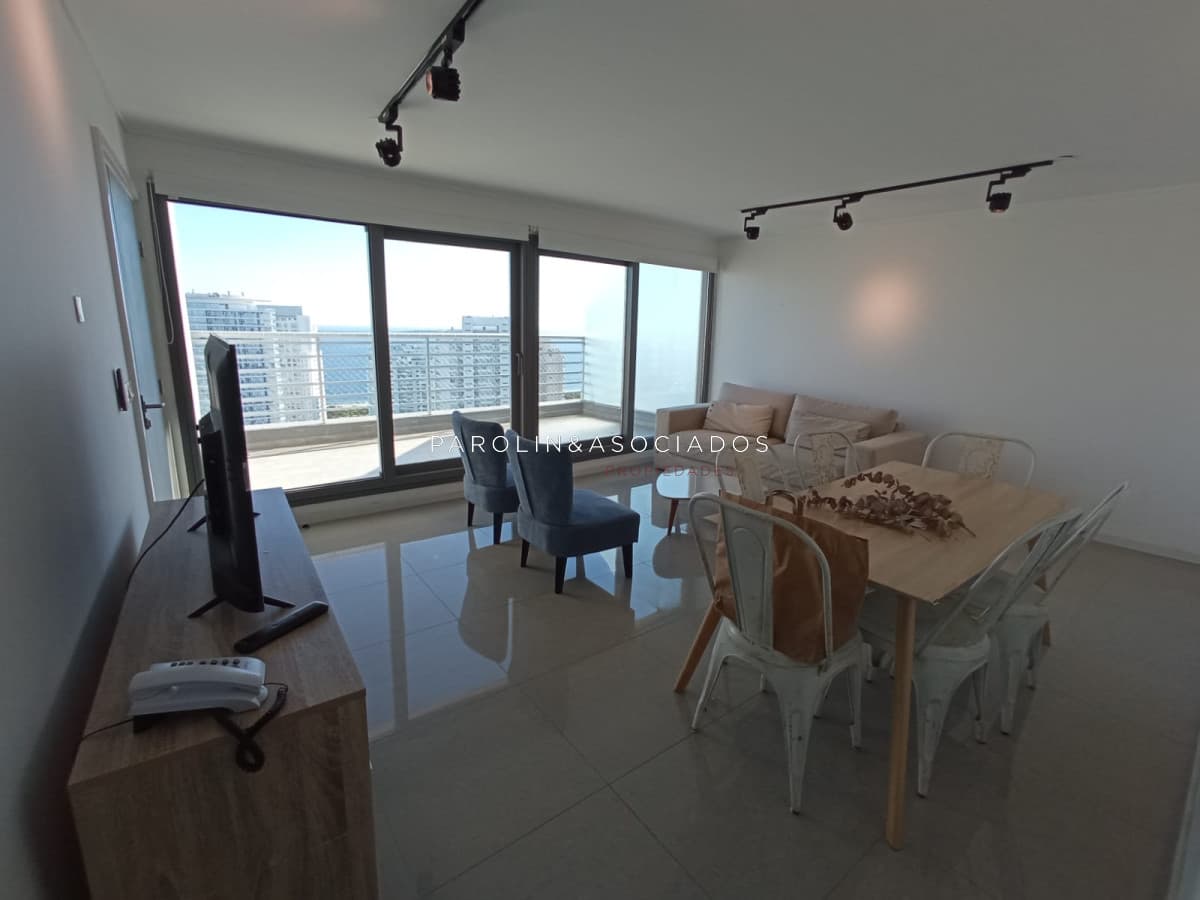 Penthouse de 1 dormitorio en venta en Alexander Boulevard, Punta del Este.