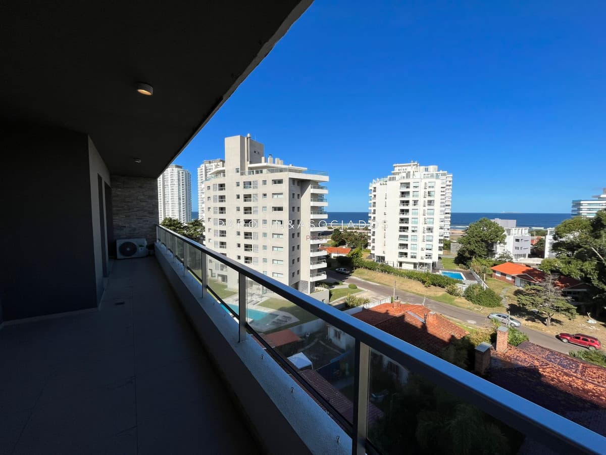 Apartamento de 3 dormitorios en venta en edificio Moon, Brava