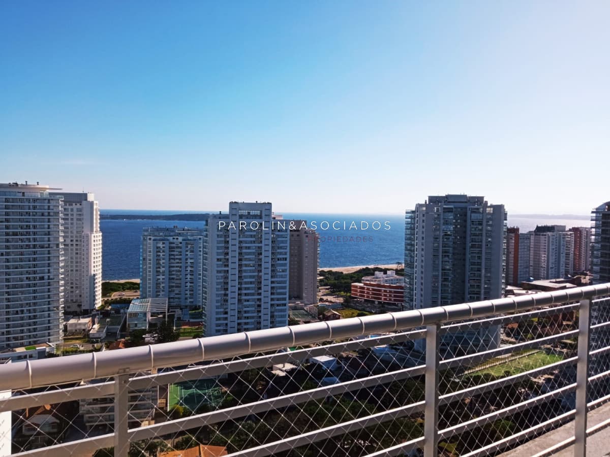 Penthouse de 1 dormitorio en venta en Alexander Boulevard, Punta del Este.
