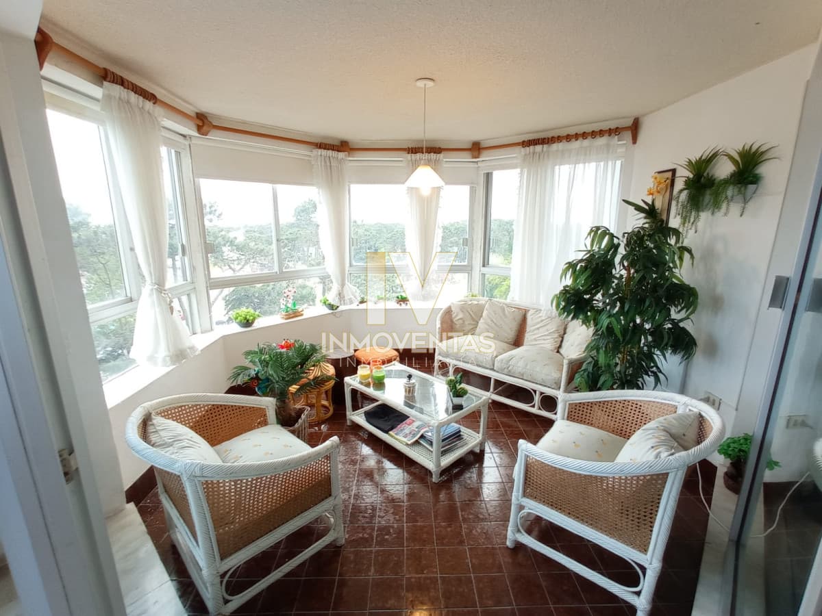 Amplio apartamento 3 dormitorios sobre Roosevelt * Venta