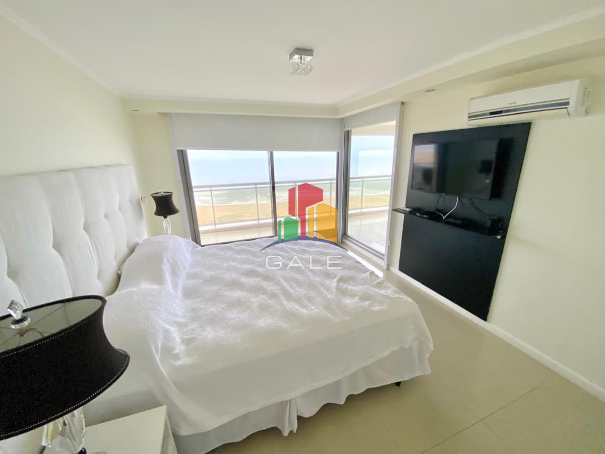 Gale Propiedades & Escribanía Apartamento ID.1891 - Apartamento en Brava, 4 dormitorios *