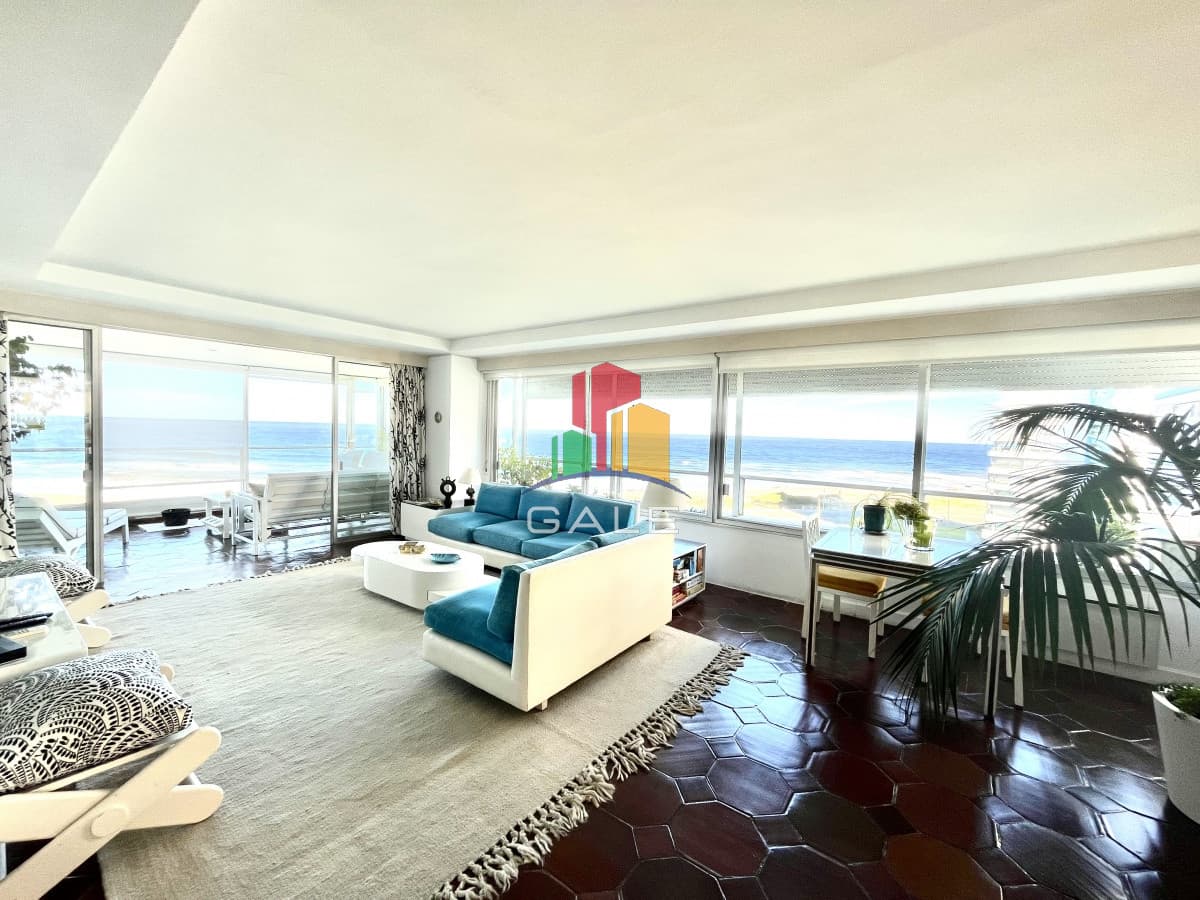 Gale Propiedades & Escribanía Apartamento ID.300 - Espectacular planta en edificio Pez espada