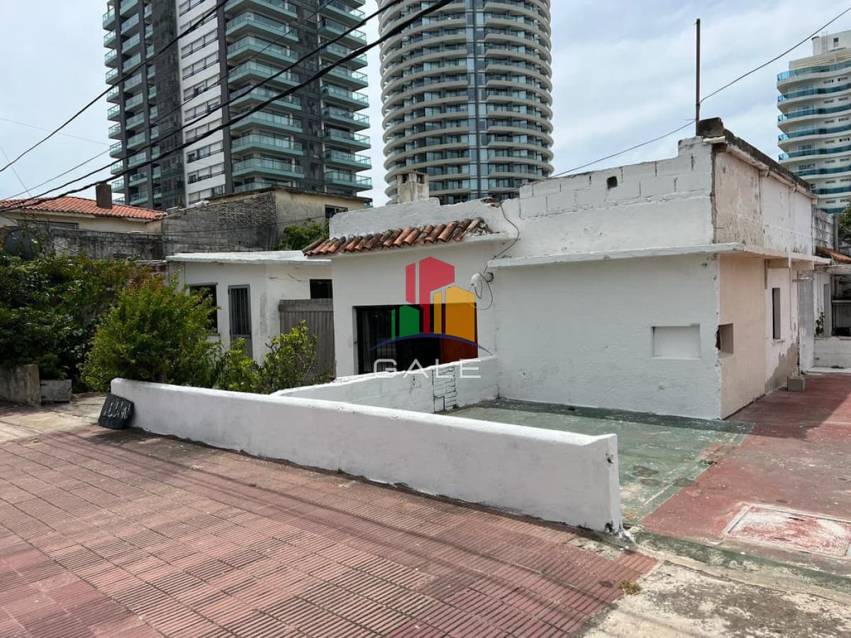 Gale Propiedades & Escribanía Casa ID.2347 - TERRENO CON CASA PARA INVERSIÓN LA PASTORA 217 M ²