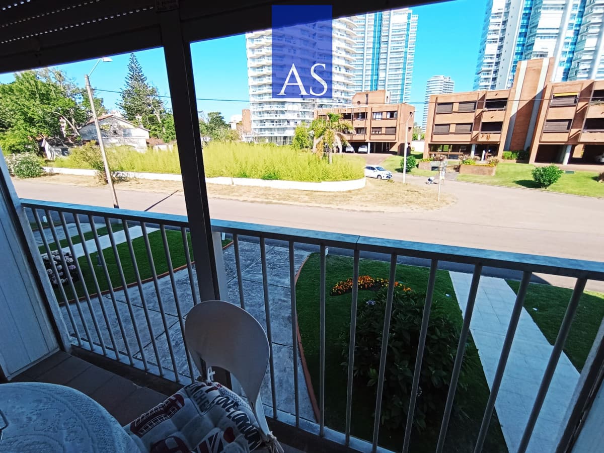 Oportunidad Apartamento 1 dormitorio en Playa Mansa con terraza