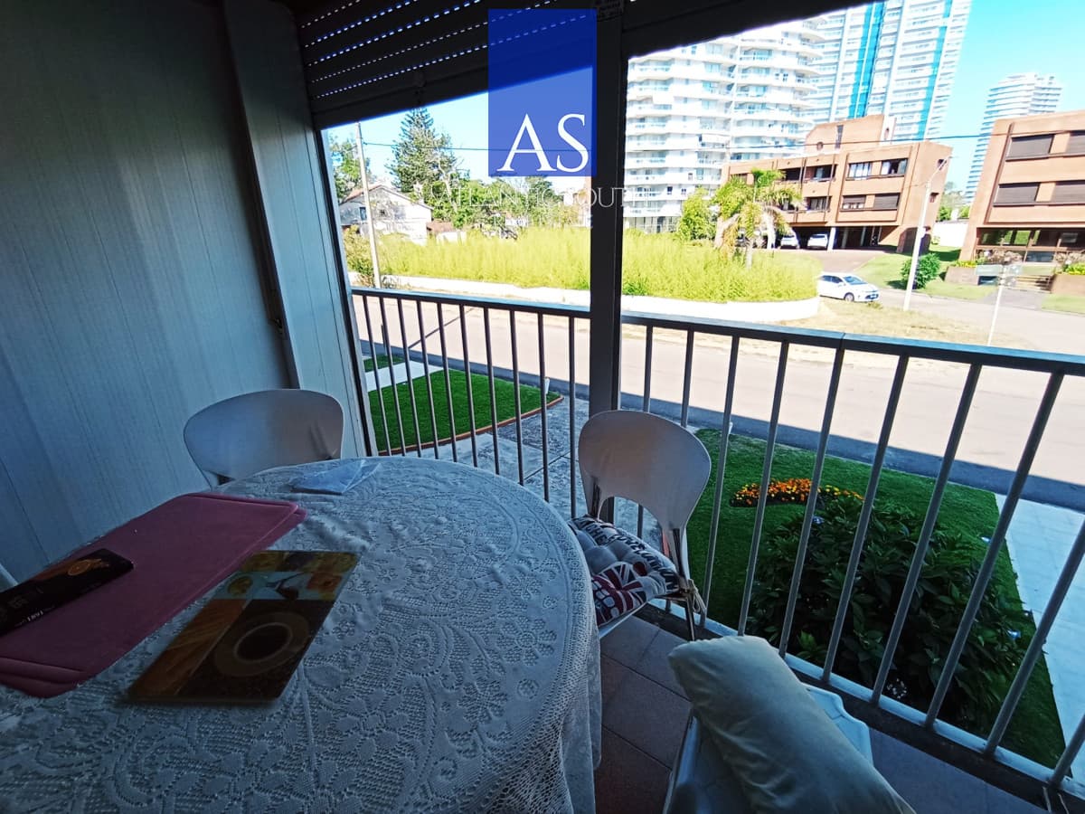 Oportunidad Apartamento 1 dormitorio en Playa Mansa con terraza