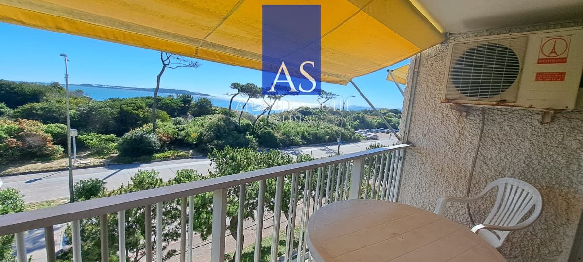 Apartamento 3 dormitorios frente al mar Playa Mansa Espectacular vista