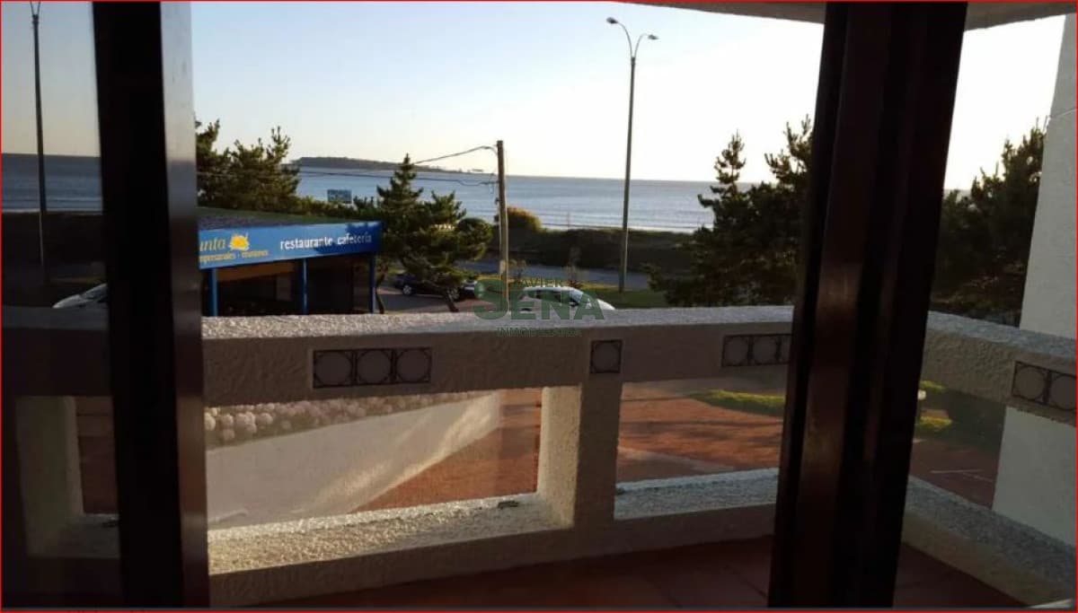 Alquiler de apartamento en la mansa, 2 dormitorios, 2 baños, balcon, frente al mar.