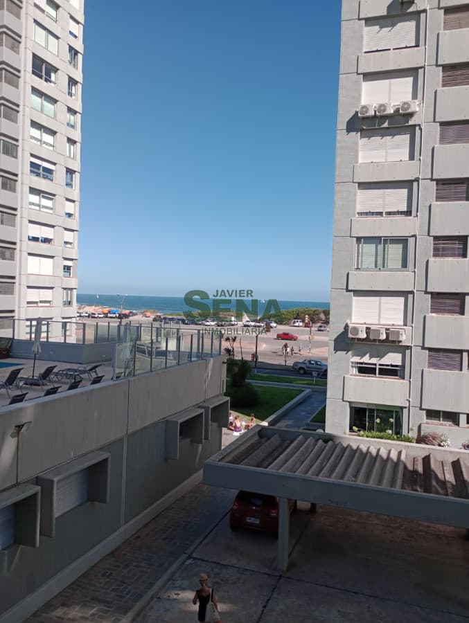 Alquiler de apartamento en la brava, 1 dormitorio, baño, piscina y todos los servicios.