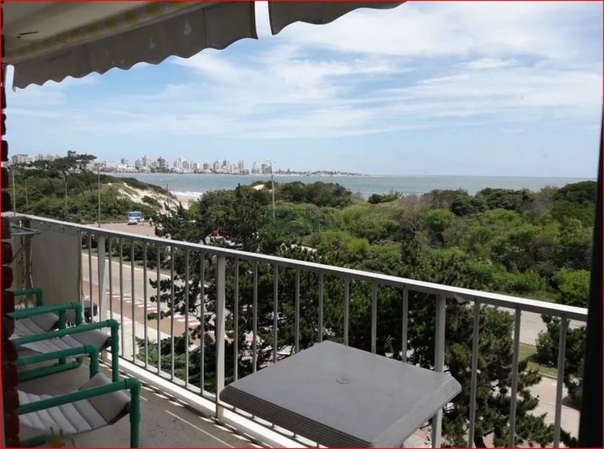 Alquiler de apartamento en la Mansa, 2 dormitorios, baño, cerca del mar.