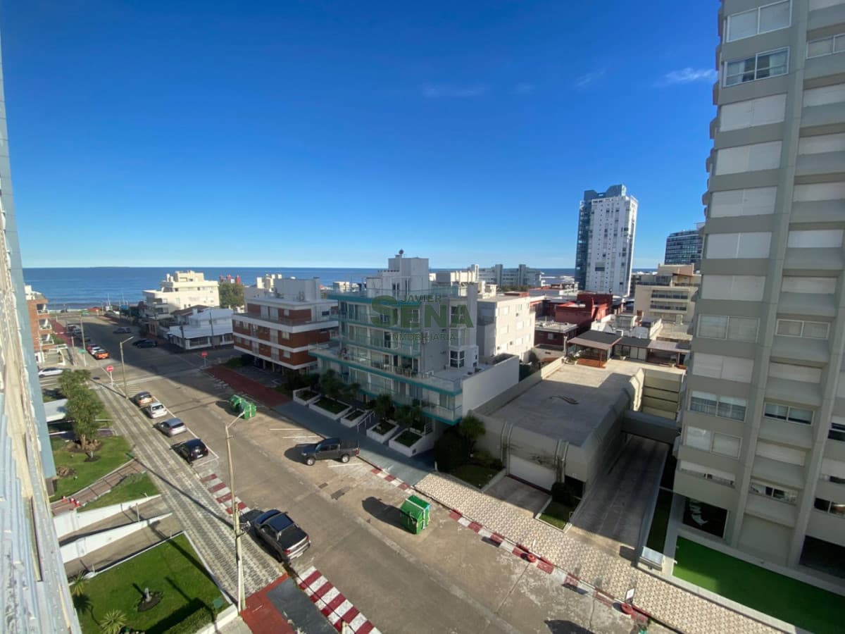 Venta y alquiler de apartamento en la Peninsula, 2 dormitorios, 2 baños, buena vista.
