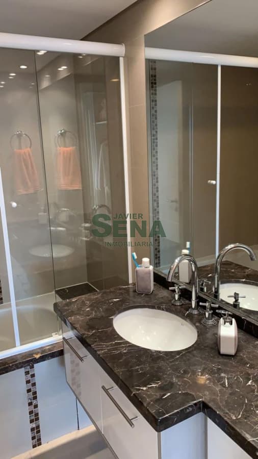 Alquiler de apartamento en la Mansa, 2 dormitorios, 2 baños, piscina, servicios.