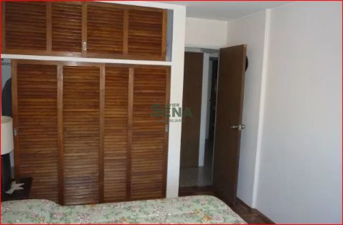 Venta de apartamento en la Peninsula, 1 dormitorio y dos baños, buen edificio.