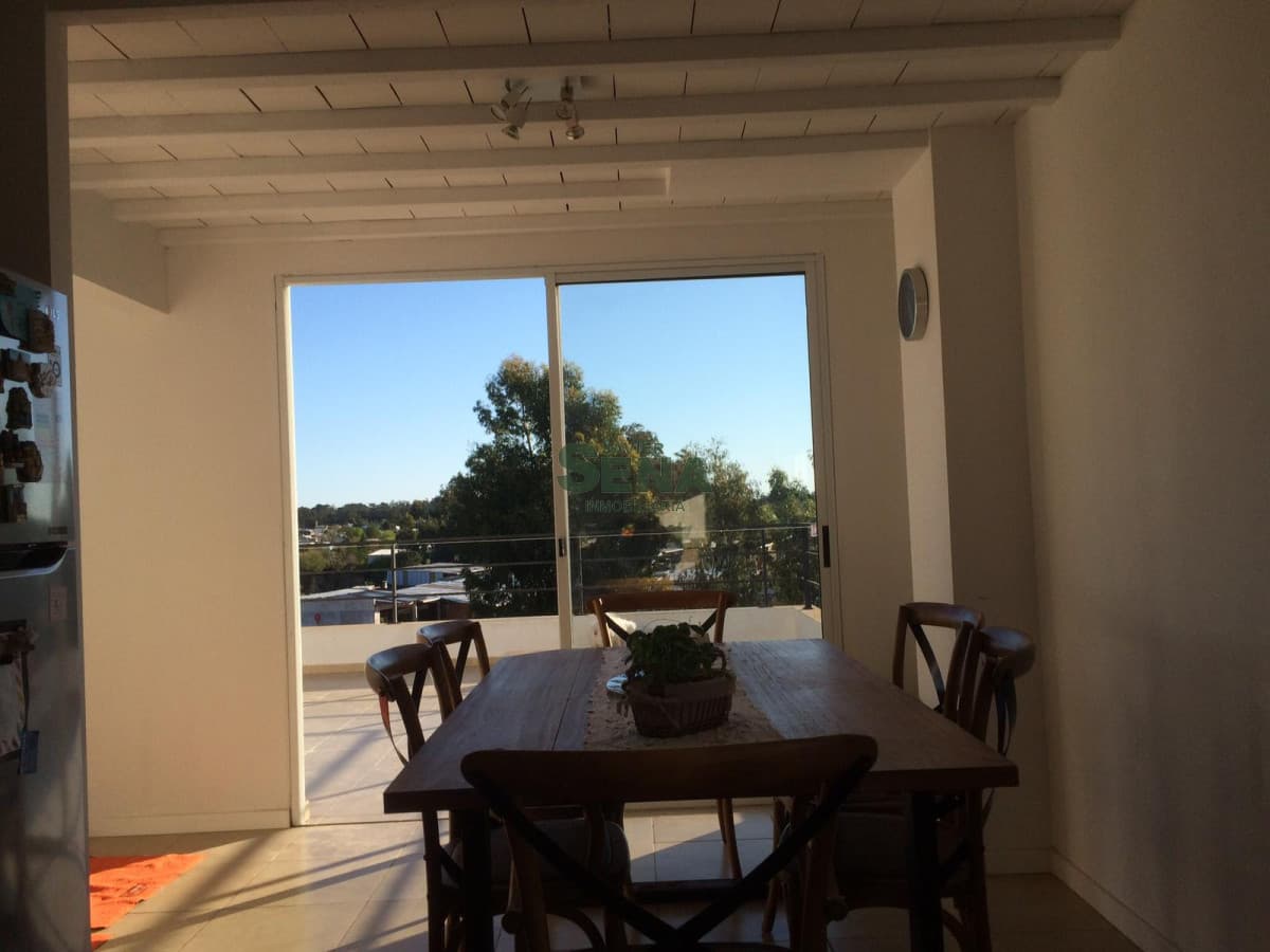 Venta de apartamento cerca del centro de Maldonado, 3 dormitorios, baño.