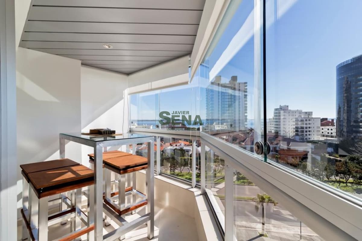 Alquiler dee Apartamento en la Mansa, 3 dormitorios, 2 baños, balcon, pileta.