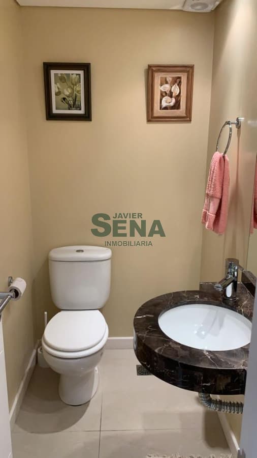 Alquiler de apartamento en la Mansa, 2 dormitorios, 2 baños, piscina, servicios.