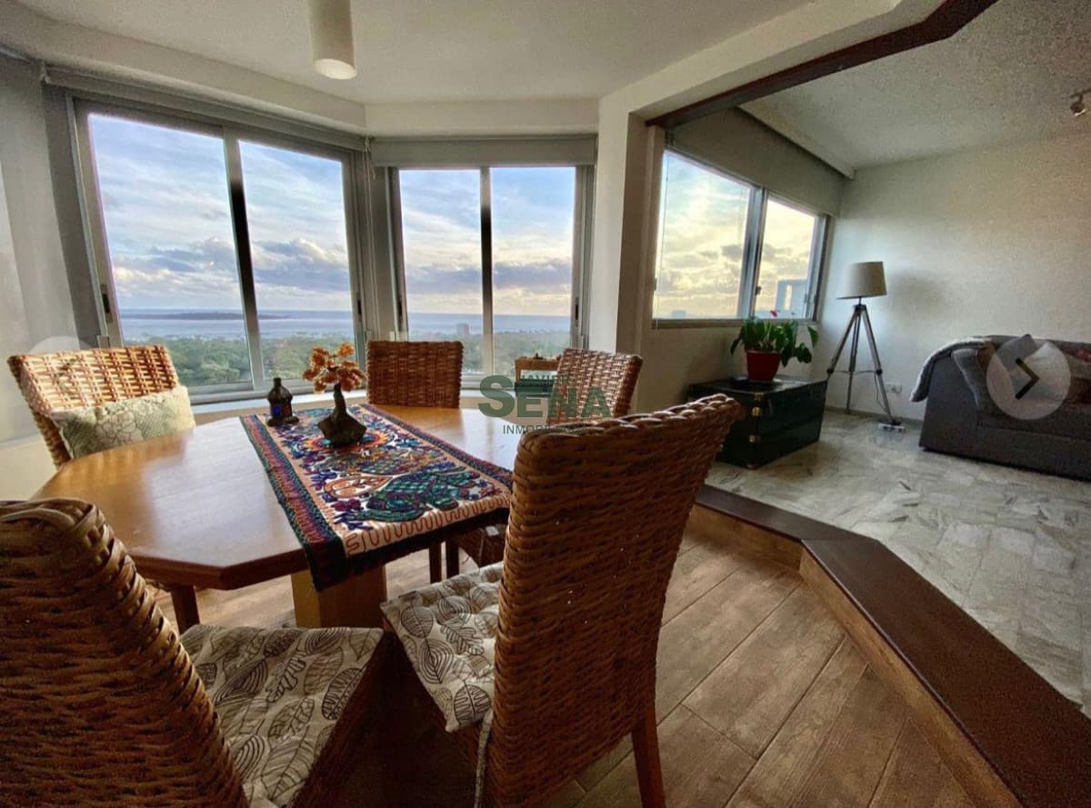 Venta de apartamento en la Roosevelt, 3 dormitorios, 2 baños, mas servicio con baño, pileta, aminities completos.
