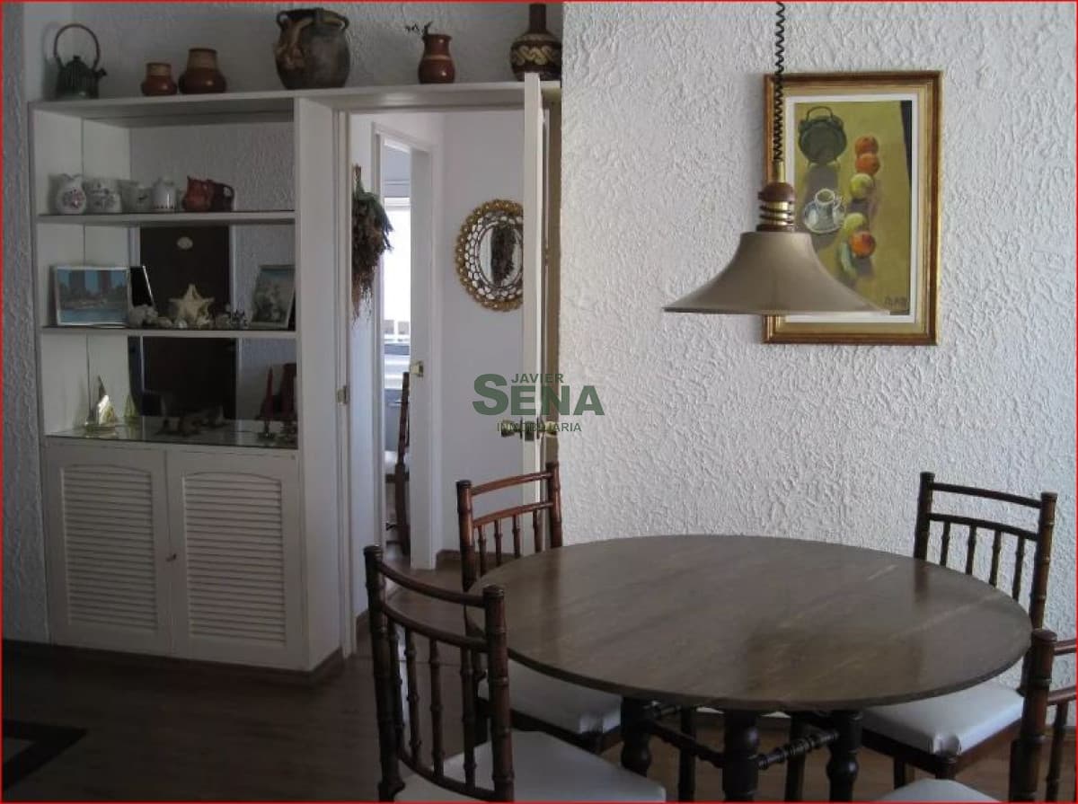 Alquiler de apartamento en la Peninsula, 2 dormitorios, 2 baños, buen dificio.