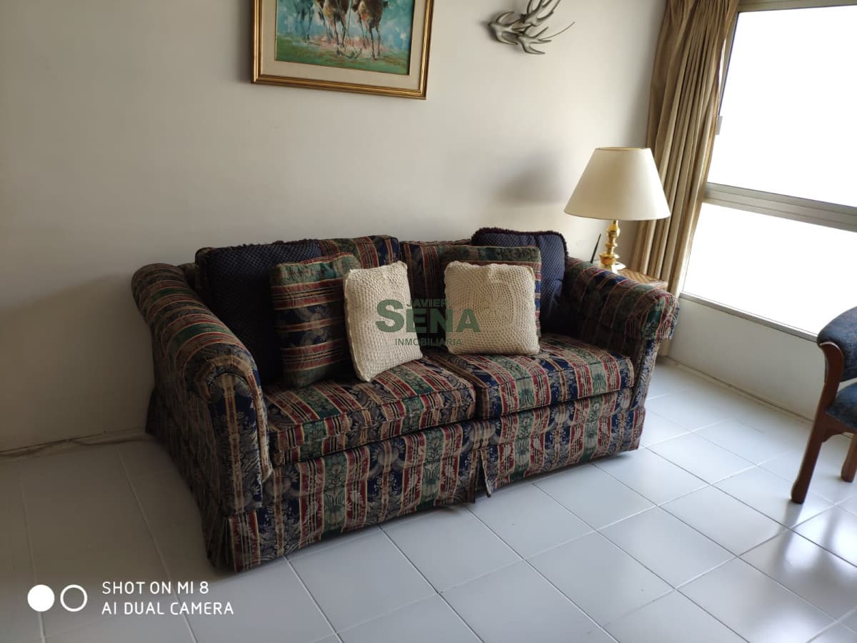 venta de apartamento en la brava, 1 dormitorio y medio, baño, piscina, balcon.