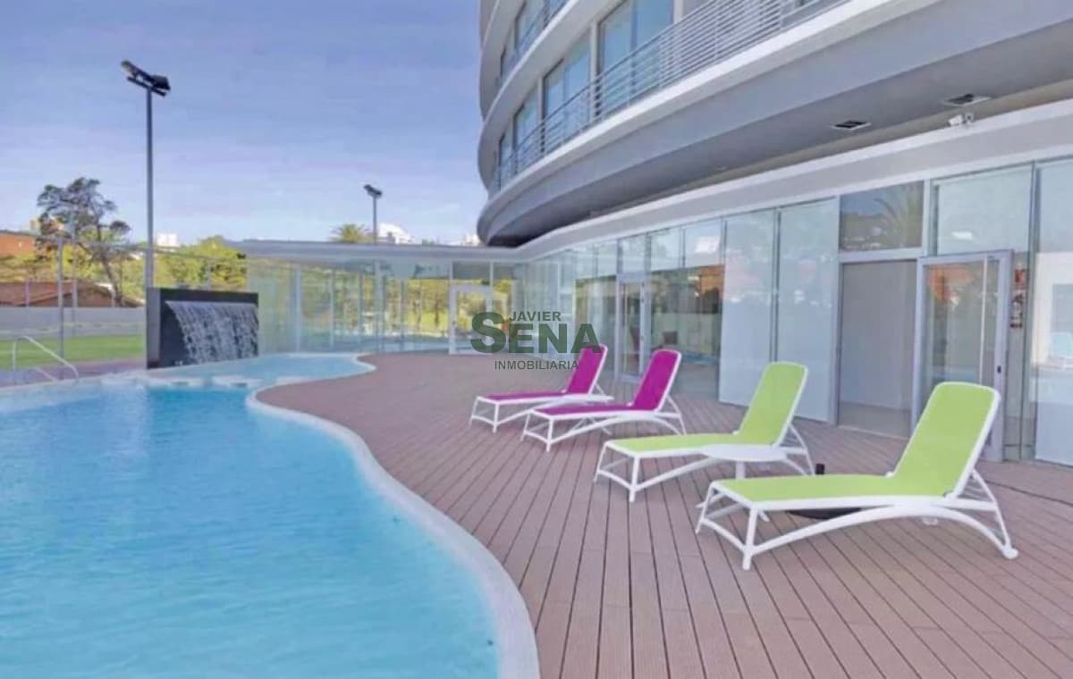 Venta de apartamento en la Mansa, 2 dormitorios, 2 baños, linda vista, pileta, servicios.-