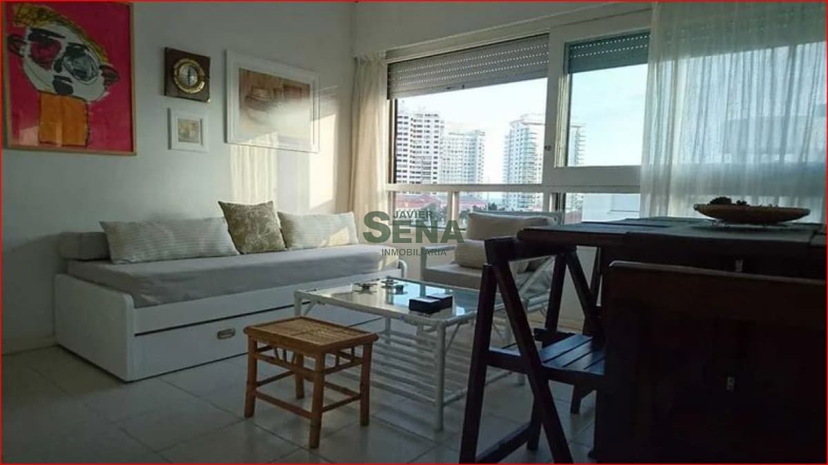 Alquiler de apartamento en la Mansa, 1 dormitorio, baño, frente al mar.