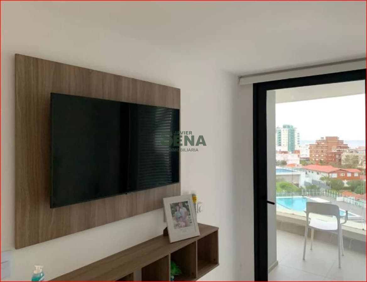 Alquiler de apartamento en la mansa, 1 dormitorio, baño, balcon, torre a estrenar, con todos los servicios.